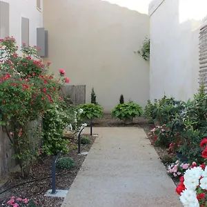 Entre Les Sorgues Ardoise Apartment